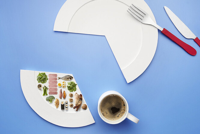 Медленно есть и много пить – 5 советов тем, кто борется с перееданием