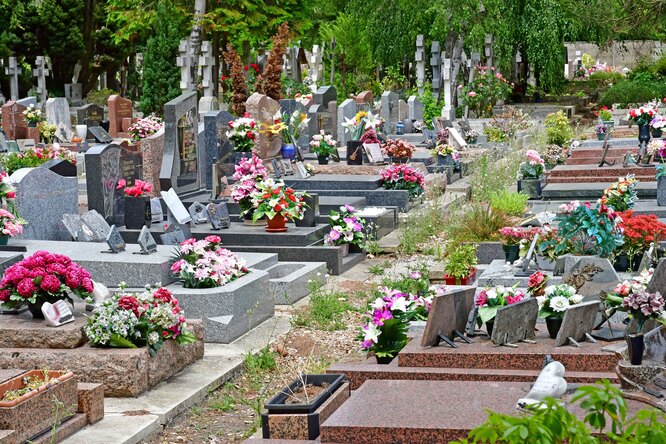 Гроб, кладбище, сотни миллиардов рублей. Как чиновники, силовики и бандиты делят похоронный рынок — и при чем тут Тесак