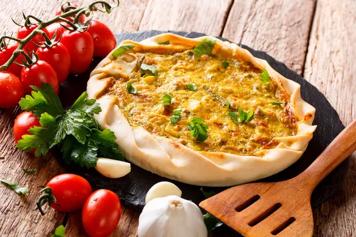 Рецепт открытого пирога-галета с сыром, картофелем и зеленью