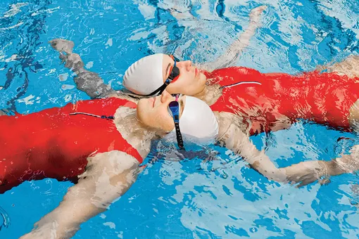 На воде: 5 бонусов от плавания для здоровья, красоты и долголетия