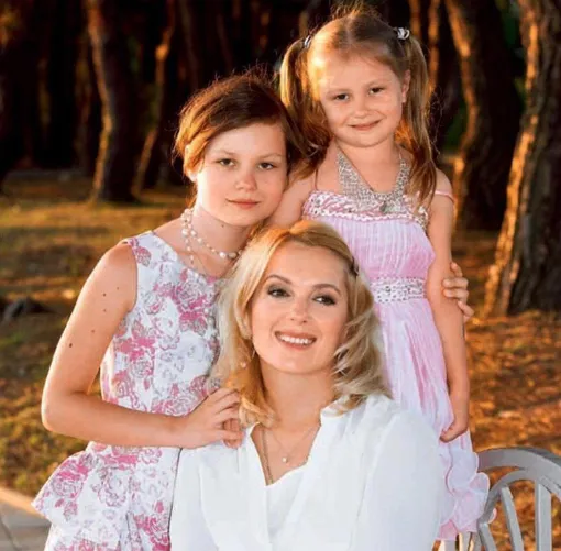 Мария Порошина с детьми