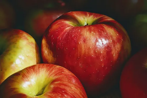 Сгниют через 3 дня: главные ошибки при хранении яблок