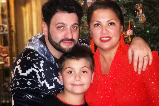 «В гостях у папы»: Анна Нетребко показала, как отдыхает с семьей в Краснодаре