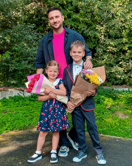 Сергей Лазарев с сыном Никитой и дочерью Аней фото