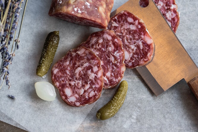 Вкусны и опасны: 5 продуктов, от которых стоит отказаться после 50 лет Вкусны и опасны: 5 продуктов, от которых стоит отказаться после 50 лет
