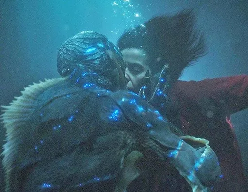 кадр из фильма «Форма воды»