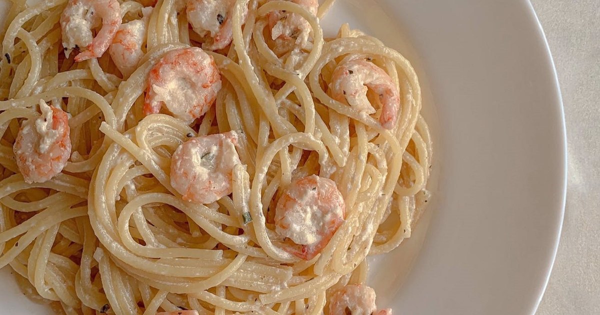 Спагетти с морепродуктами в чесночно-сливочном соусе