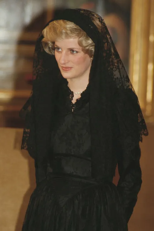 Принцесса Диана в 1985 году в таком же наряде