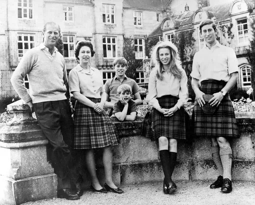 королева Елизавета II, принц Филипп и их дети