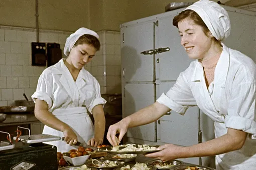 Назад в СССР: как незаметно экономили на продуктах в советских столовых