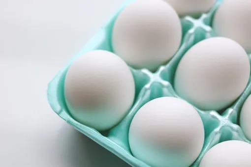 белые яйца