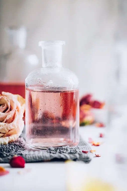 Розовая вода (гидролат розы) для лица