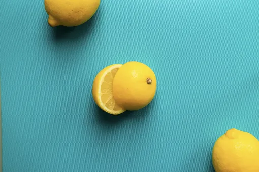 Как ещё применить лимонный сок в доме: 7 лайфхаков с лимоном при уборке