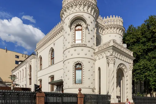«Дом дурака» или «Испанское предместье» — история самого известного здания Москвы: видео