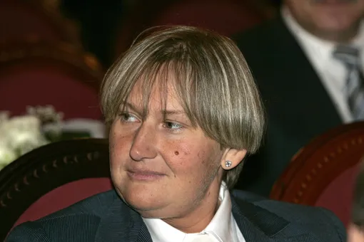 Почему на похоронах Валентина Юдашкина никто не узнал Елену Батурину — как выглядит сейчас вдова Лужкова