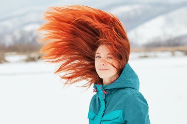 8 способов защитить волосы от холода зимой