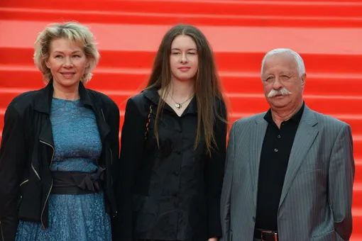 Леонид Якубович с женой и дочкой