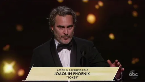 Хоакин Феникс на церемонии вручения «Оскар»