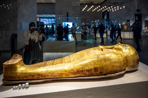 саркофаг египетского жреца в музее каира