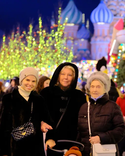 Ольга Казаченко с мамой и бабушкой