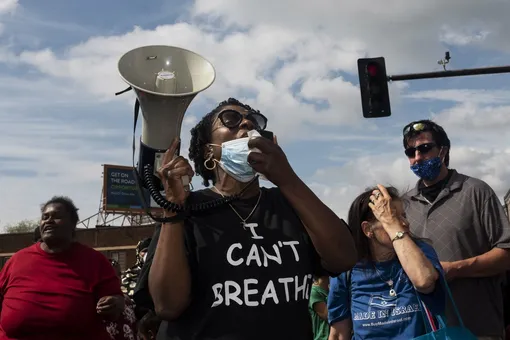 «Пожалуйста, я не могу дышать!» В США возмущены действиями полицейских, в результате которых погиб человек