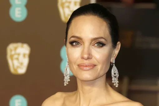 Почему Анджелина Джоли разграничивает любовь и страсть? Тест для пытливого ума