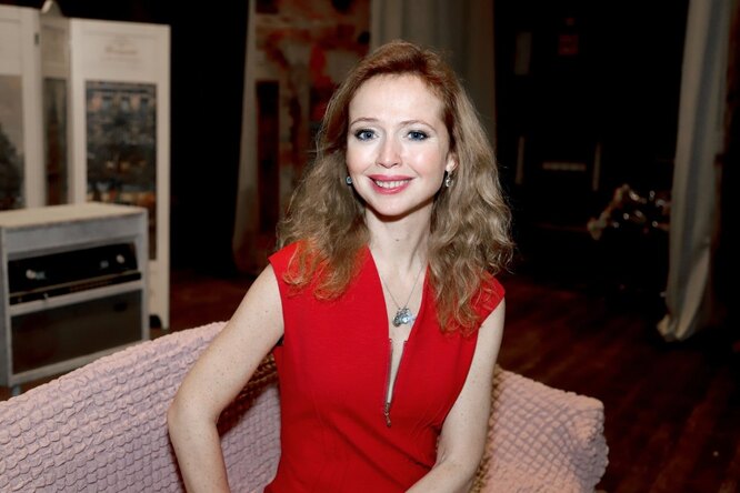 «Счастливая и красивая»: 43-летняя Елена Захарова выложила соблазнительное фото «Счастливая и красивая»: 43-летняя Елена Захарова выложила соблазнительное фото