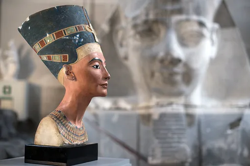 Замужество в 15 лет, шесть дочерей, исчезновение. Что мы знаем о Нефертити?
