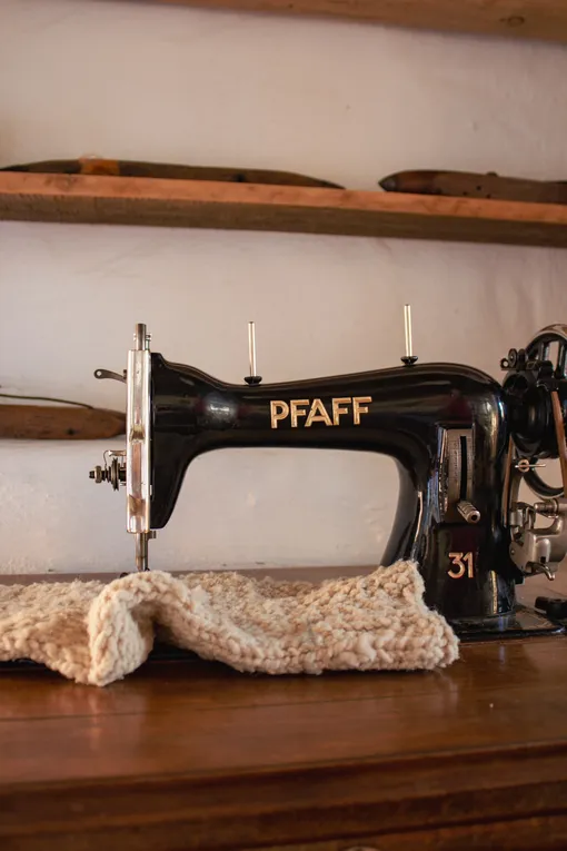 Старинная советская швейная машина PFAFF