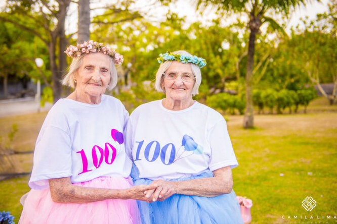 Вечеринка года: 100-летний юбилей сестер-близняшек