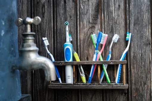 5 необычных способов применения старой зубной щётки