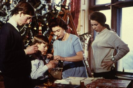 9 самых странных рождественских традиций британской королевской семьи