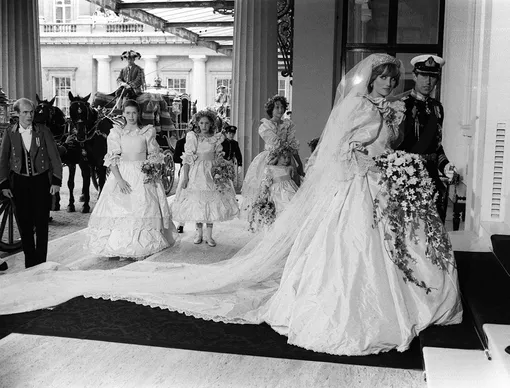 Помятое свадебное платье принцессы Дианы