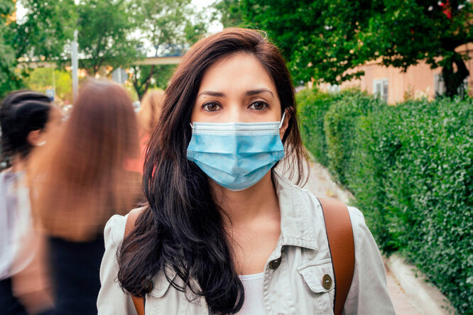 Дышите — не дышите: может ли ношение медицинской маски привести к отравлению углекислым газом?