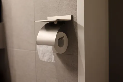 держатель для туалетной бумаги с полочкой