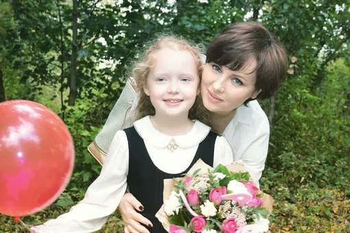 Елена Ксенофонтова показала, как ее дочь относится к родительским собраниям в школе