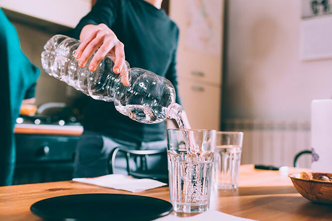 Достаточно ли воды вы пьете? Проверяем кожу на обезвоживание