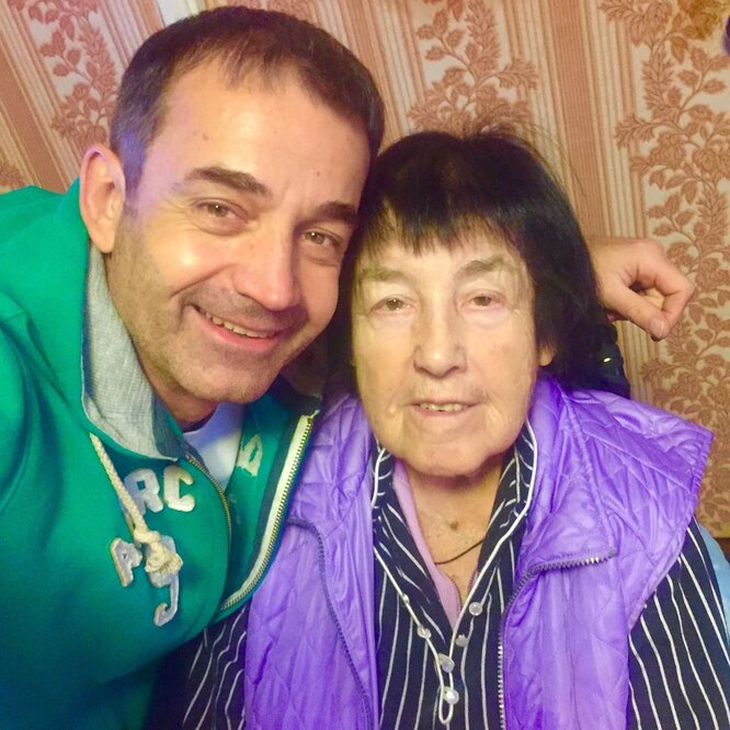 Дмитрий Певцов с мамой фото