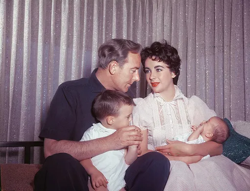 Элизабет Тейлор с мужем и детьми