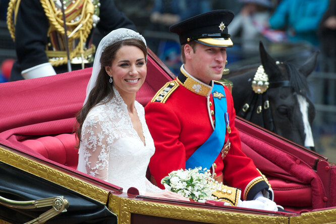 Самые дорогие королевские свадебные платья: Кейт в списке, но победила другая