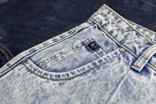 Ни дня без денима: как выбрать качественные джинсы?