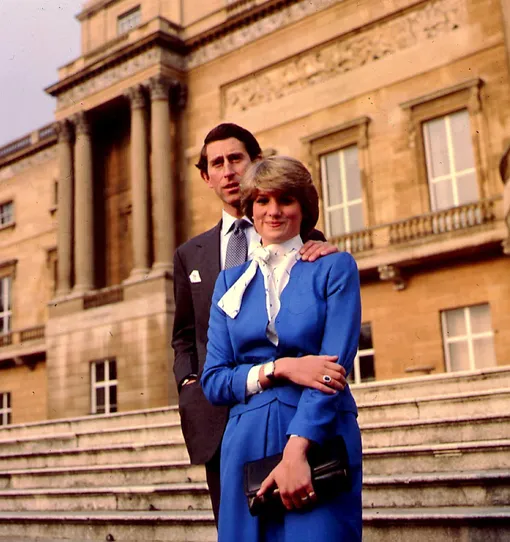 Диана Спенсер и принц Чарльз в день объявления о помолвке