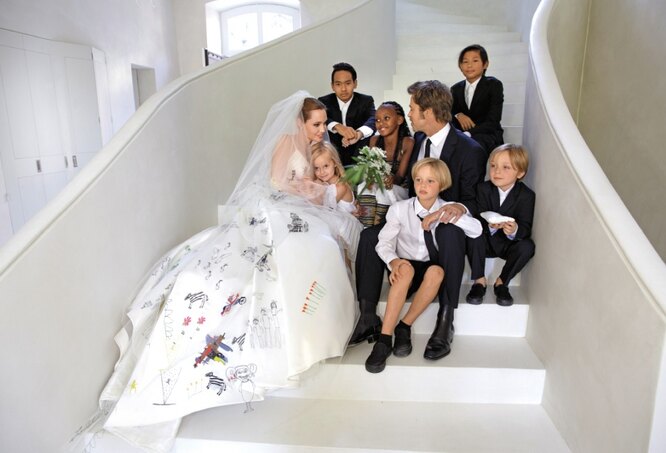 Анджелина Джоли и Бред Питт с детьми с день свадьбы