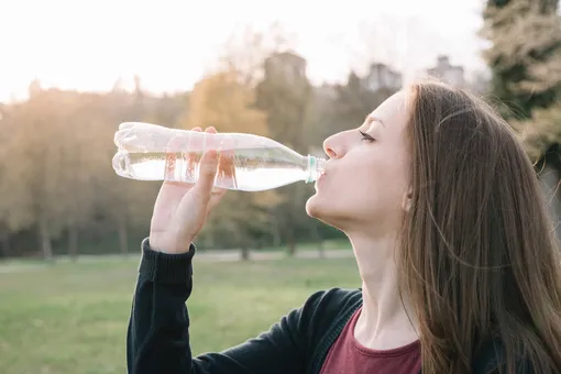 6 признаков того, что вам не нужны 8 стаканов воды в день
