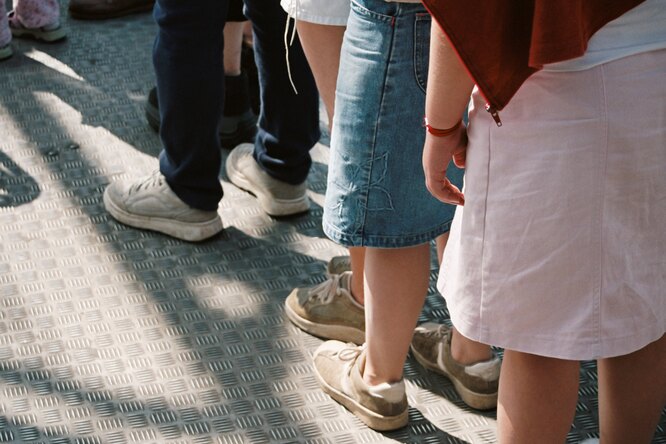 «Главное, чтобы дети радовались»: в Дублине мальчикам разрешили ходить в школу в юбках
