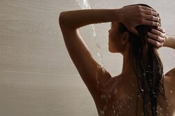 Убрать дряблость, быстро похудеть и ещё 3 причины начать принимать холодный душ
