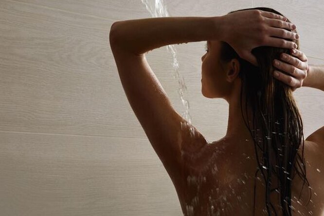 Убрать дряблость, быстро похудеть и ещё 3 причины начать принимать холодный душ