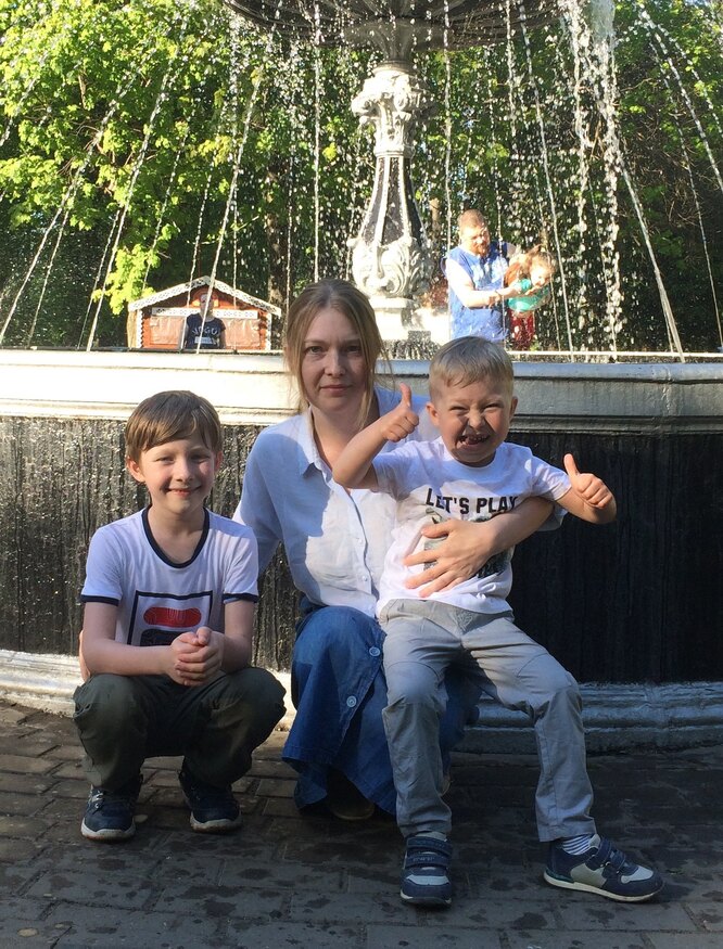 Наталья Макарова с сыновьями