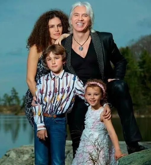 Дмитрий Хворостовский с женой и детьми. Архивное фото