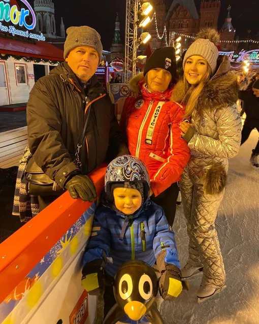 Анна Михайловская с родителями и сыном